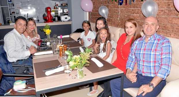 Silverio Mauricio Carmona Jaramillo, Liliana María Ossa Maldonado, Valeria Carmona Ossa, Sofía Cuervo Carmona, Susana Carmona Os