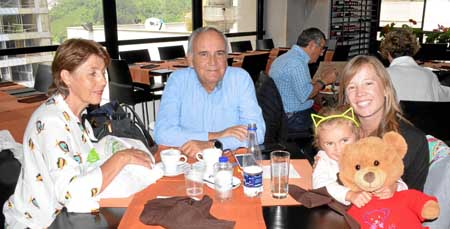 Lorenza Aristizábal de Callejas, Álvaro Callejas Jaramillo, Verónica Giraldo Gaviria y Amalia Callejas Giraldo.