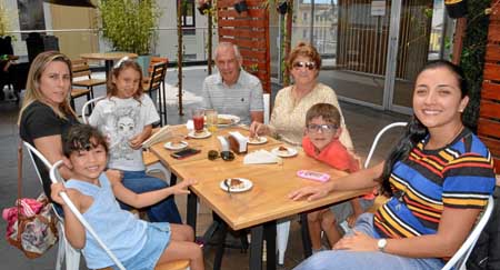 Manuela Reyes Vargas, Paula Andrea Montes Arango, Luciana Botero Montes, Gonzalo Montes Correa, Josefina Arango Salazar, Mael Mo