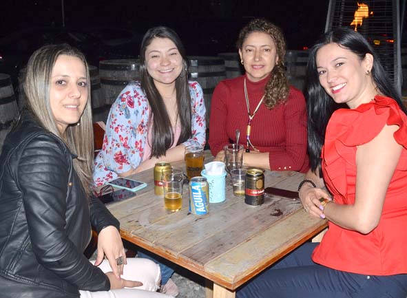 Viviana López Cuervo, Valentina Giraldo Piedrahíta, María Soranlly Retrepo Londoño y Viviana Cobos Rodríguez.