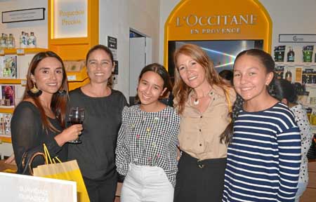 Carolina Castaño Sanín, Carolina Suárez Uribe, Luciana Fonseca Betancur, Ángela Betancur Trujillo y Susana Ramos Correa.