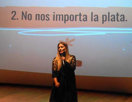 Ana María Villalba durante su conferencia que organizó LA PATRIA para lectores.