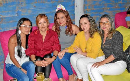 Luz Adriana García Zapata, Sandra Hernández Burbano, Lina Tróchez Varela, María Eugenia Osorio Hernández y Claudia Pat