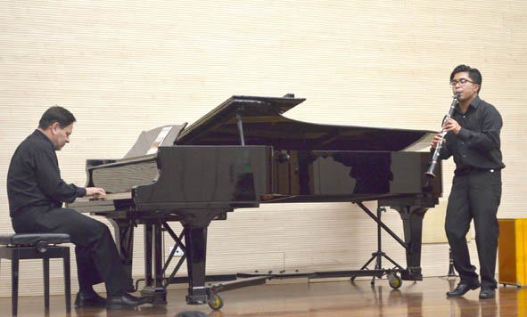 Los músicos durante su presentación.