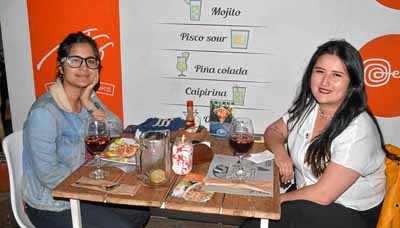 Melisa López Herrera le ofreció a Andrea Mejía Ríos una comida en el restaurante Tito Food & Drinks, para celebrar su grado en G