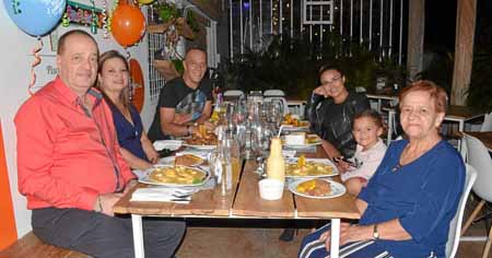 Para celebrar el cumpleaños de Carlos Mario Betancur su familia ofreció una recepción en el restaurante Tito Food & Drinks a la 