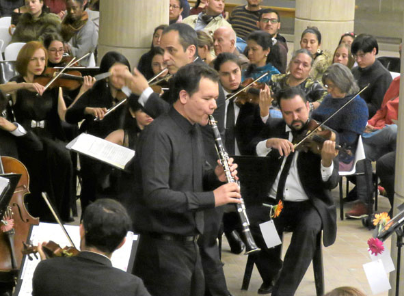 La Orquesta Sinfónica de Caldas, que dirige el maestro Leonardo Marulanda Rivera, tuvo como solista invitado a Freddy Mauricio P