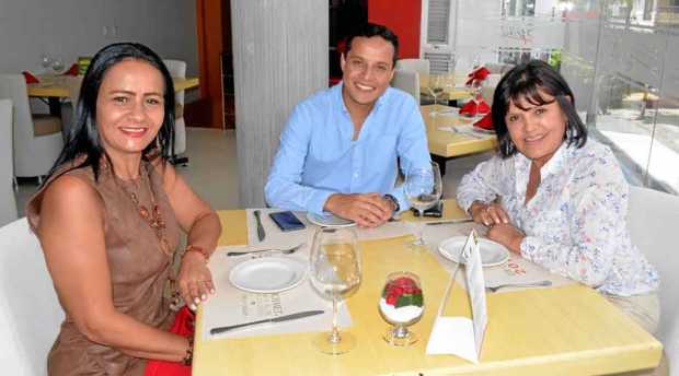 Ana Belisa Morales Ortiz, Andrés Palacio Casas e Inés Casas Ospina.
