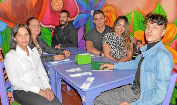 Alba Lucía Giraldo Marín, Luz Adriana Giraldo, Cristian Rivera Giraldo, Simón Aristizábal Martínez, Brenda Rivera Giraldo y Mate