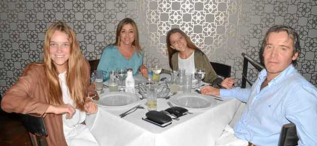 Valeria Rivas Bernal, Marcela Bernal Zuluaga, Paulina Rivas Bernal y Santiago Rivas Isaza.