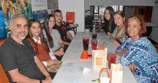 Alberto Wartski Ríos, Sara Wartski Mejía, María Fernanda Wartski Mejía, Carlos Alberto Vergara González, Isabela Wartski Mejía, 