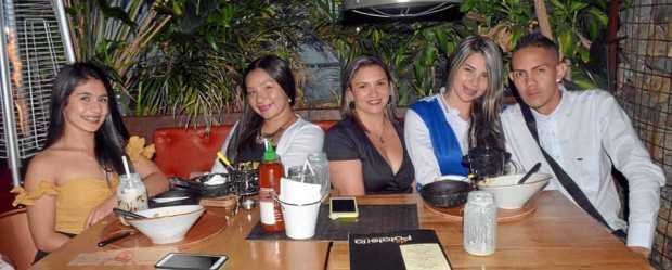 Kelly Dayana Urrea Moscoso, Laura Camila Castro Moscoso, Lina Marcela Posada Torres, Daniela Paz Posada y Cristian David Henao L