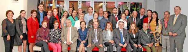 Marina Jiménez Buitrago entregó a Germán Conde Betancur la banda como nuevo presidente de la SMPM. La nueva junta directiva qued