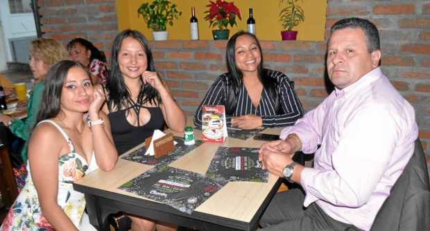 Jéssica Vásquez Cortés, Laura Vásquez Cortés, Elizabeth Cortés Trujillo y John Jairo González Ospina.