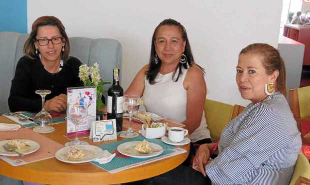 En el restaurante Planta del Hotel Pop Art Las Colinas compartieron Amparo Jaramillo Gómez, Luz Carime Londoño Gutiérrez y Glori