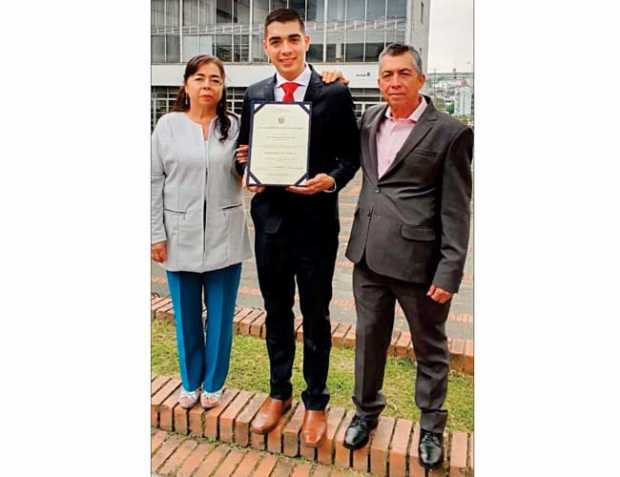 GRADO - JAVIER ADRIÁN SALAZAR COLORADO