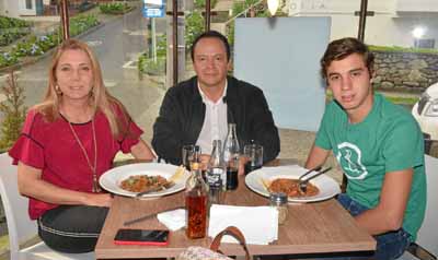 Adriana Muñoz Ángel, Juan David Peláez Castro y Joaquín Peláez Muñoz.