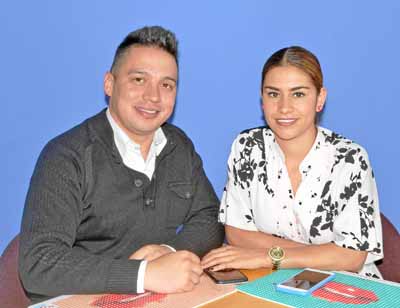 Luis Felipe Guevara Hernández y Laura Victoria Blanco Olmos se reunieron en un almuerzo de trabajo en el restaurante El Mural de