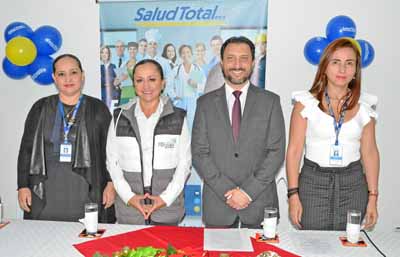 Natalia Castaño Díaz, Diana Patricia Grisales González, Carlos Mauricio Mendoza Acero, gerente de Salud Total y Marcela Andrea E