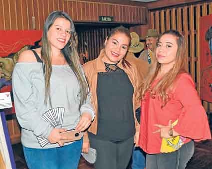 Diana Castañeda Quintero, María Fernanda Quintero Alzate y Gaby Naral.