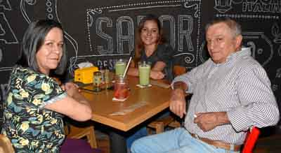 Cristina Saraza Gallego, Manuela Soto Saraza y Álvaro Soto Salazar.