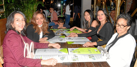 Patricia Pérez Ríos, Valentina López Pérez, Santiago Segura López, Camila López Pérez, Natalia López Pérez y Alicia Pérez Ríos.