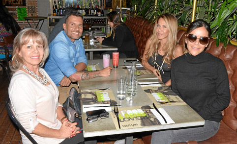 Luz Marina Gil Correa, Andrés Mauricio Correa Gil, Diana Correa Gil y Victoria Rubio compartieron en el restaurante Cortesana.