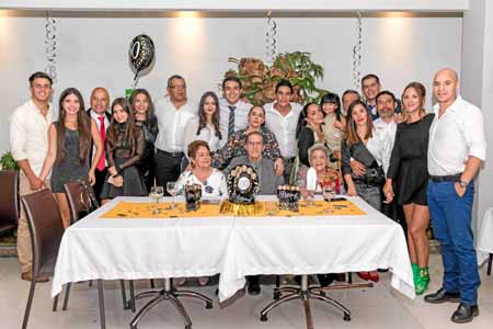 Familia Corredor Agudelo que celebró los 80 años de Eliécer Corredor Giraldo.