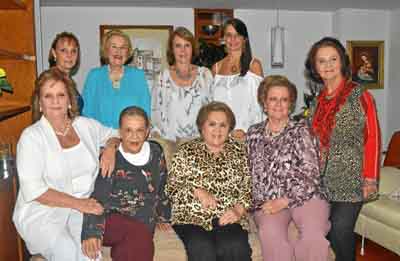 Elvira Escobar de Restrepo, Cecilia Bretón Uribe , Cecilia Restrepo de Botero , Ligia Sierra de Alzate y Argelia Villa de Gaviri
