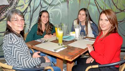 Eugenia Seidel Arango, Antonia Gómez Escobar, Mariana Rueda Seidel y Patricia Escobar Arbeláez.