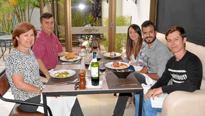Ana Deiby Cardona, Héctor Franco, Natalia Mejía Franco, Manuel Castrillón y Juan Sebastián Franco.