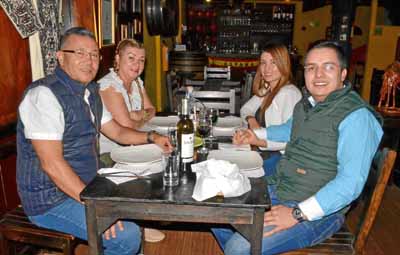 Bernardo Hernández Castaño, Ruby Tabares Correa, María Jimena Castañeda Bejarano y Élkin Molina Orozco compartieron en el restau