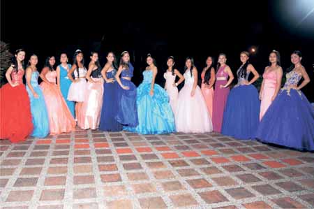 Grupo de quinceañeras