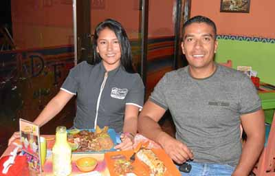 En el restaurante El D.F. Comida mexicana se reunieron en una comida Lizeth Alfonso Betancur y Juan Pablo Calle Trujillo.