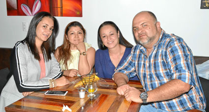Ángela María Peláez Restrepo, Yorlady Salazar Redondo, Luis Fernanda Peláez Restrepo y Luis Guillermo Botero Giraldo se reuniero