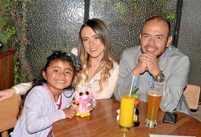 Juanita Ramírez, Luisa Ramírez y Mario Ramírez.