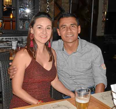 Para celebrar el cumpleaños de Elizabeth Berrío Grajales, su esposo, Ricardo Andrés Clavijo Vargas, ofreció una comida en el res