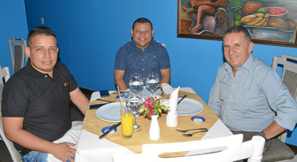 En el restaurante Las Redes se reunieron por trabajo Walter García Llanos, Óscar Paternina González y José William Tobón Tobón.
