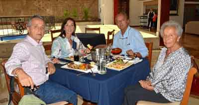 Jaime Pineda Villegas, Mónica Pineda Villegas, Eduardo Pineda Villegas y Gloria Villegas Hoyos.