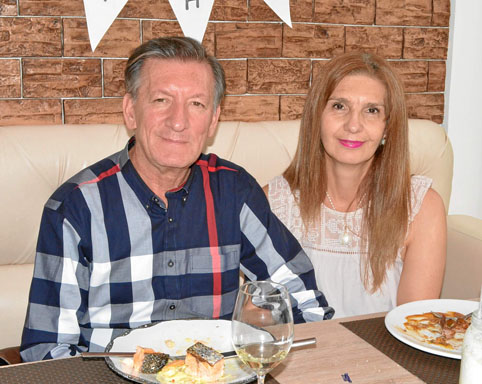 Gustavo Gómez Valencia celebró el cumpleaños de su esposa, Gloria Patricia Hurtado Giraldo, en el restaurante L’Angevin.