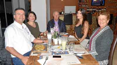 Fabio Cardona Marín, Lili Duque Zuluaga, Alberto Duque Murillo, Valentina Cardona Duque y Alba Lilia Zuluaga Ramírez.