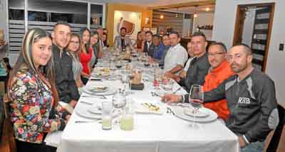 Funcionarios de Café Redes que celebraron los 21 años de la compañía.