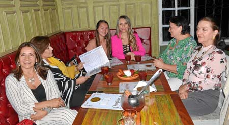 Luz Elena Arroyave Alzate, Martha Cecilia Osorio Vinasco, Isabela Giraldo Gómez, Juliana Gómez de Olivares, Gilma Alzate García 