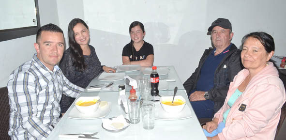 Weimar Valencia Camacho, Paula Raga, María Paula Valencia Ramírez, Danilo Valencia Taborda y Fanny Marulanda Delgado.