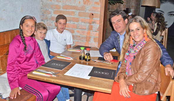 Alessia Restrepo Briceño, Martín Restrepo Briceño, Sebastián Restrepo Briceño, Paulo Restrepo García y Lorena Briceño Jaimes.