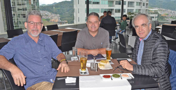 En la sede El Cable del Club Manizales se reunieron Rodrigo Zapata Hurtado, Jorge Alberto Giraldo Isaza y Alfredo Gómez Cadavid.
