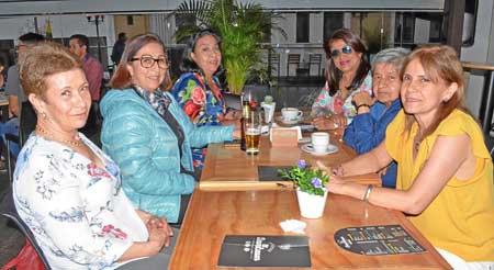 Ana Cecilia Osorio Galindo, Aura Ocampo Ballesteros, Beatriz León Gañán, Luz Elena Ortiz Castaño, María Eugenia Espinoza y Luz H