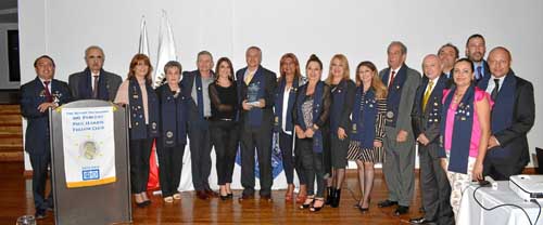 Alonso Jiménez Castañeda recibió de sus compañeros un reconocimiento por la destacada gestión hecha durante su presidencia del C