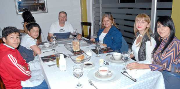 Juan Sebastián Bermúdez Ramírez, Felipe Pinzón Caicedo, Roger Pinzón, Fernanda Caicedo Gantivar, Johanna Ramírez Ramírez y Beatr