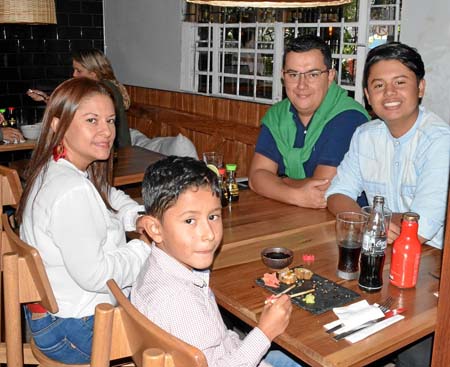 Simón Vallejo Espinosa, Andrea Espinosa Ávila, David Vallejo Osorio y Jacobo Vallejo Espinosa.